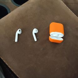 Generation 1 Air pods Only Right Works