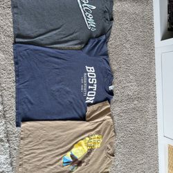 👕 Lot of 3 Men’s Graphic T-Shirts – Sz M