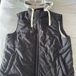New Men's insulated vest with hood, size XL