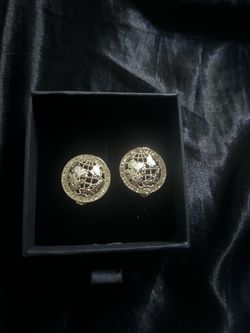 The world is yours earrings