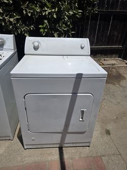 Washer & Dryer/ Lavadora y secadora