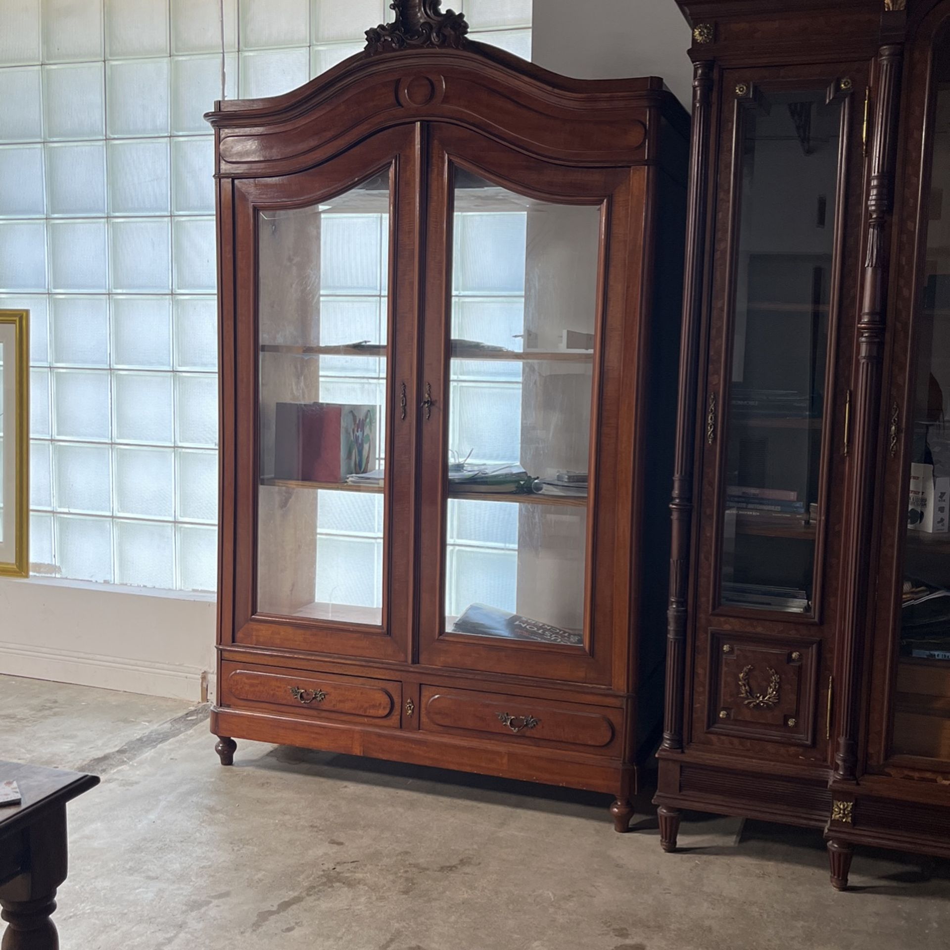 Antique Cabinet Excellent Conditions! ON SALE!!