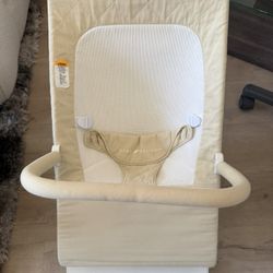 Baby Delight Portable Baby Bouncer (Lightweight, Foldable) – Like New