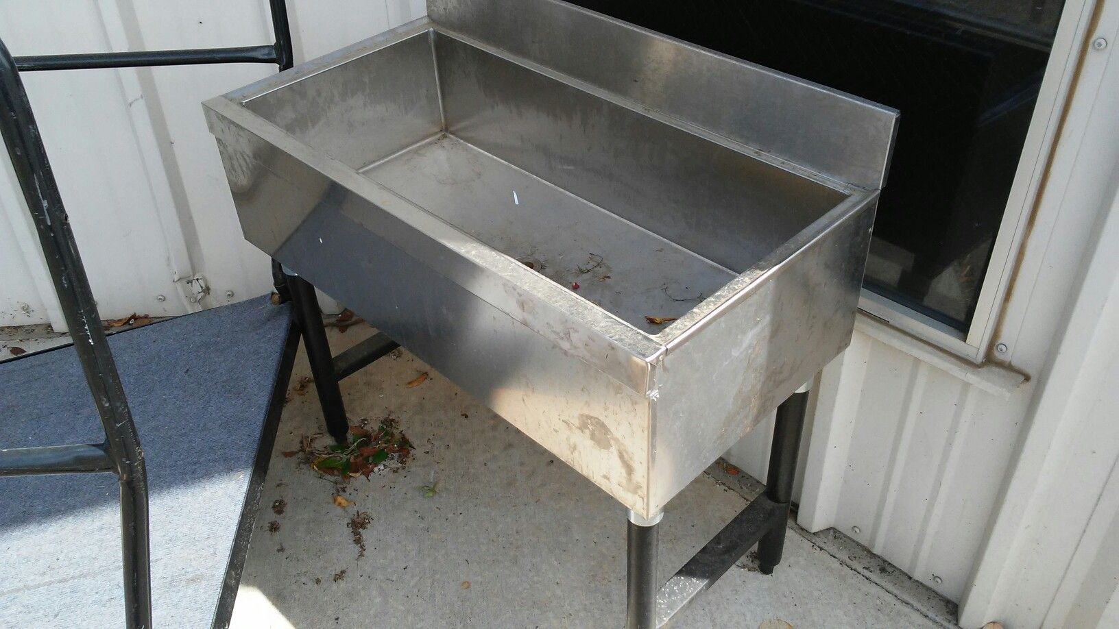 Portable outdoor sink and portable sink for ice