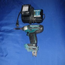 Makita 1/4 Inch Hex Impact Driver Drill Kit 