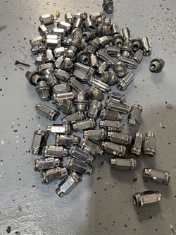 Lot Lug Nuts