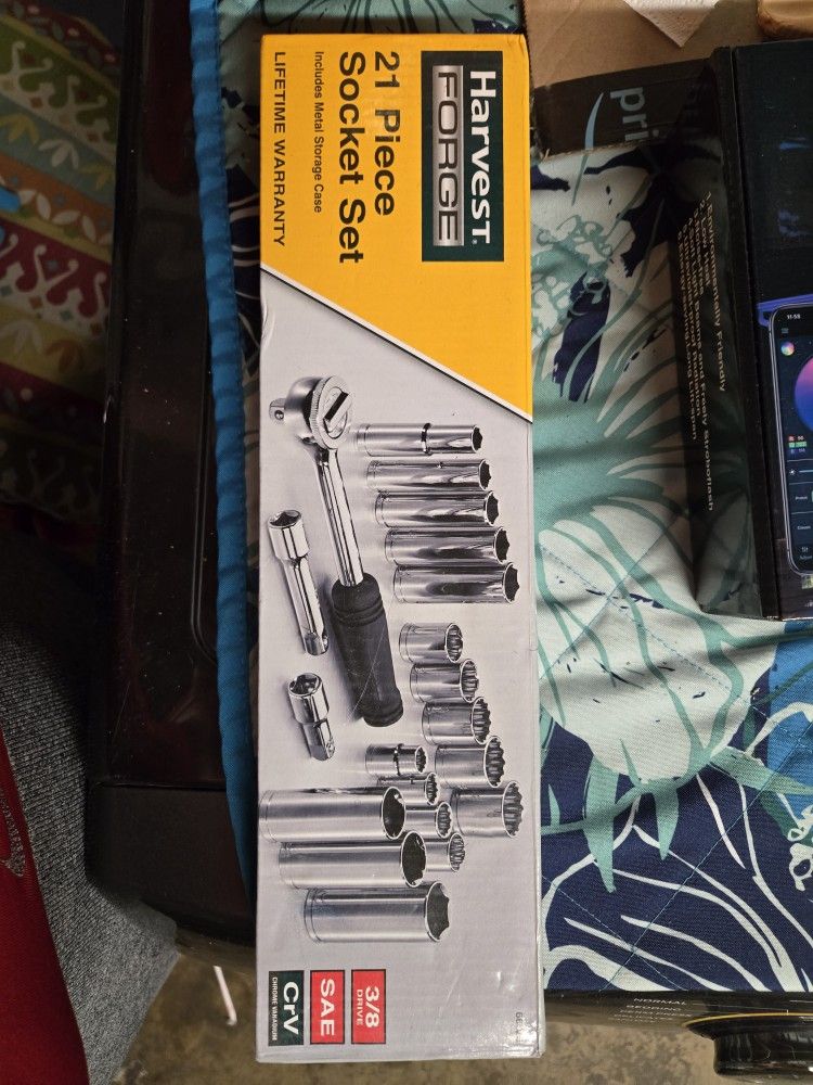 66626 3/8-Inch Dr. SAE Socket Set, Metal Case, 21-Piece