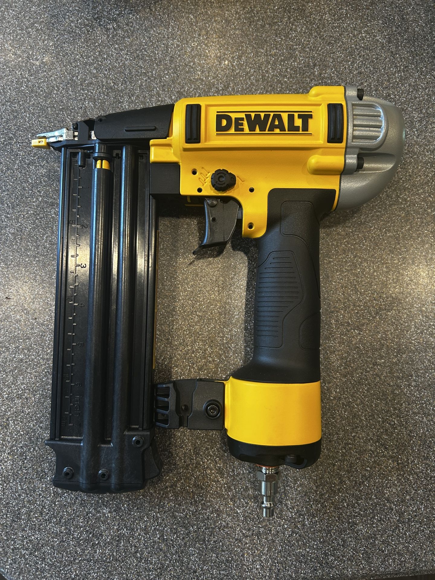 DEWALT FINISH NAILER WITH PRECISION POINT