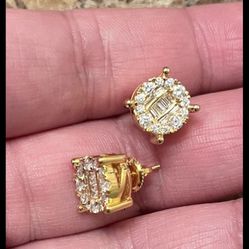 10k Diamond Earrings 