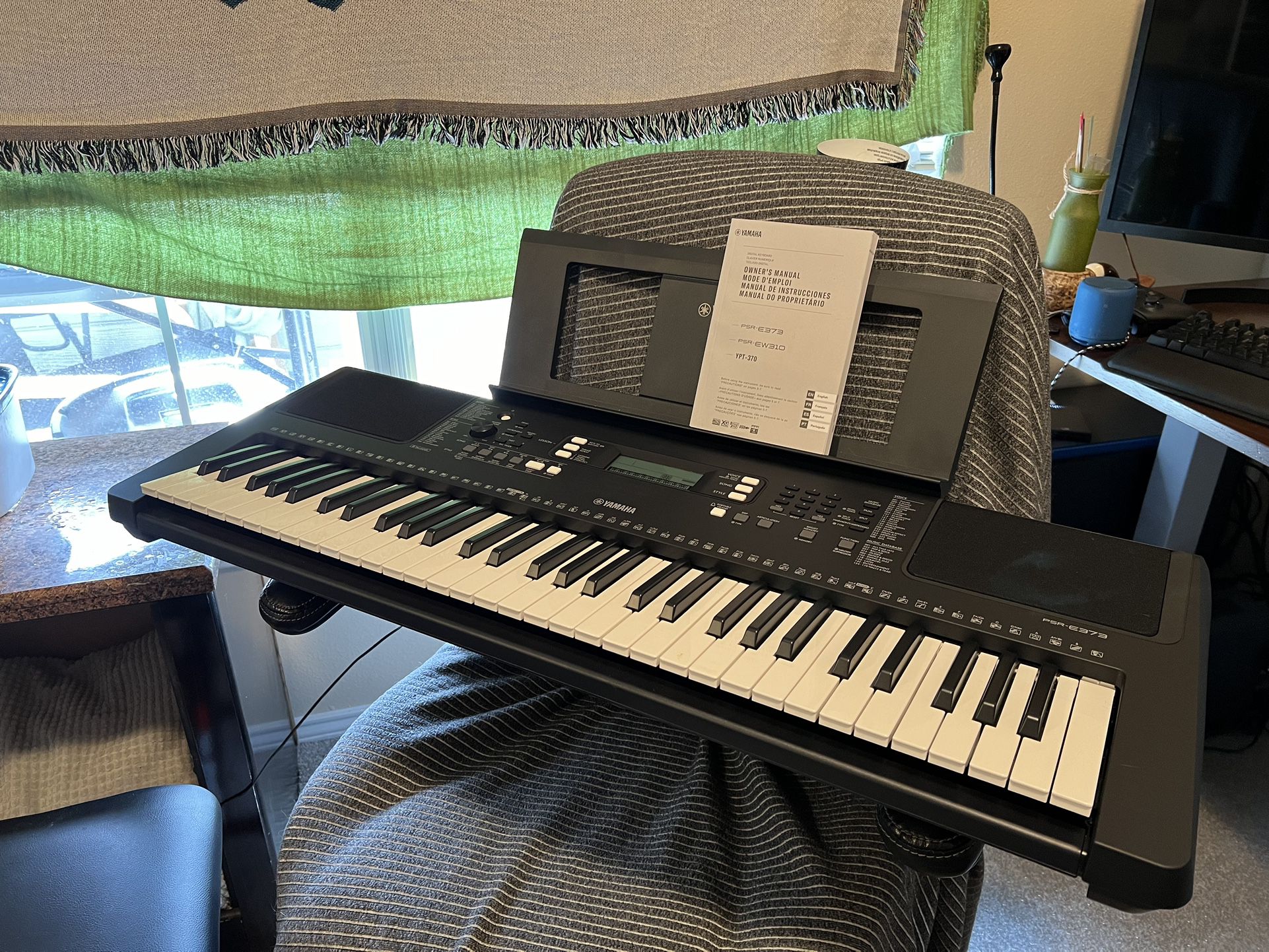 Yamaha PSR-E373 Keyboard & Stool