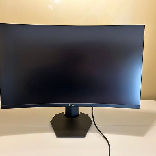 Dell 27 Curved Gaming Monitor – S2722DGM Unused Excellent Condition