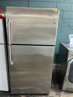 GE 33” WIDE REFRIGERATOR