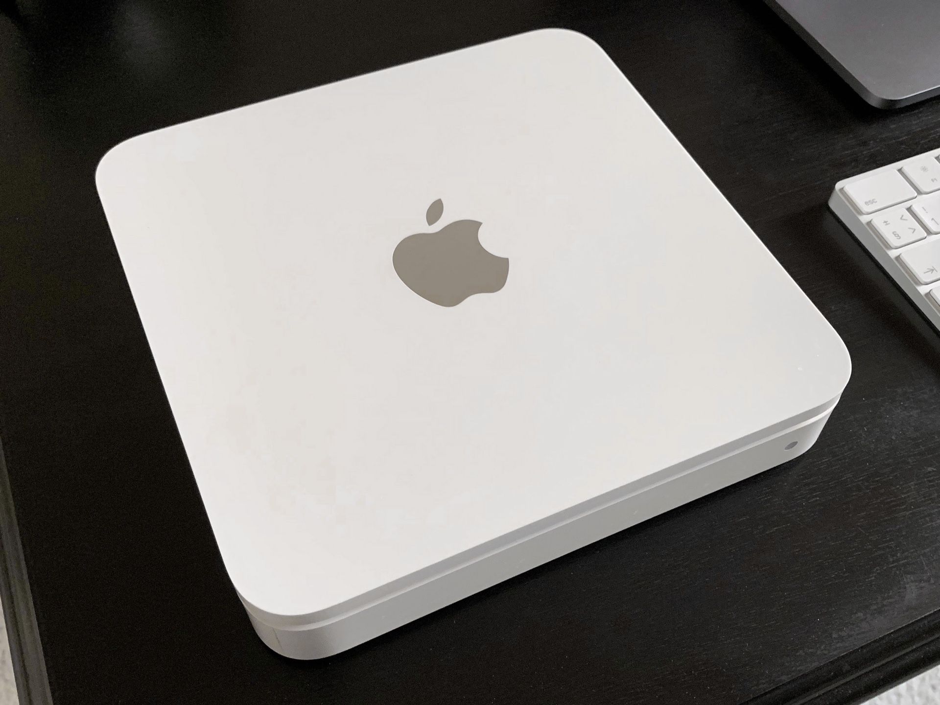 Apple Time Capsule 5G 2TB wi-fi router and wireless storage