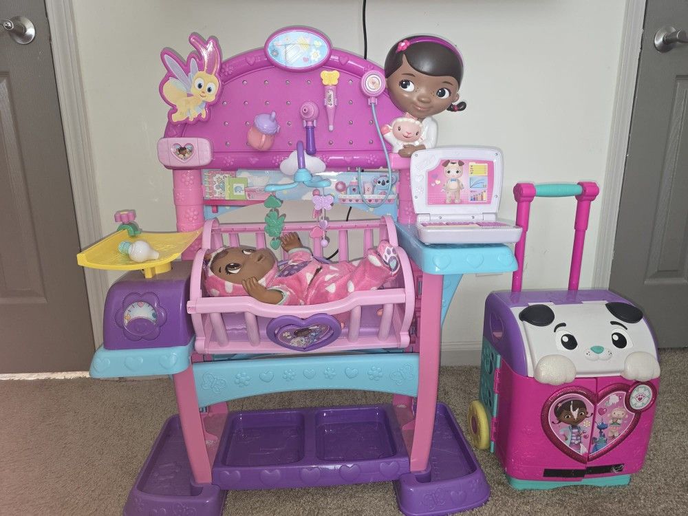 Doc McStuffins Nursery Set and extra accessories