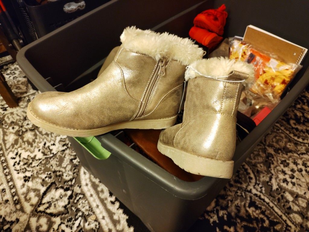 Size 4 Glittery Girl Fur Boots Brand New W Tags
