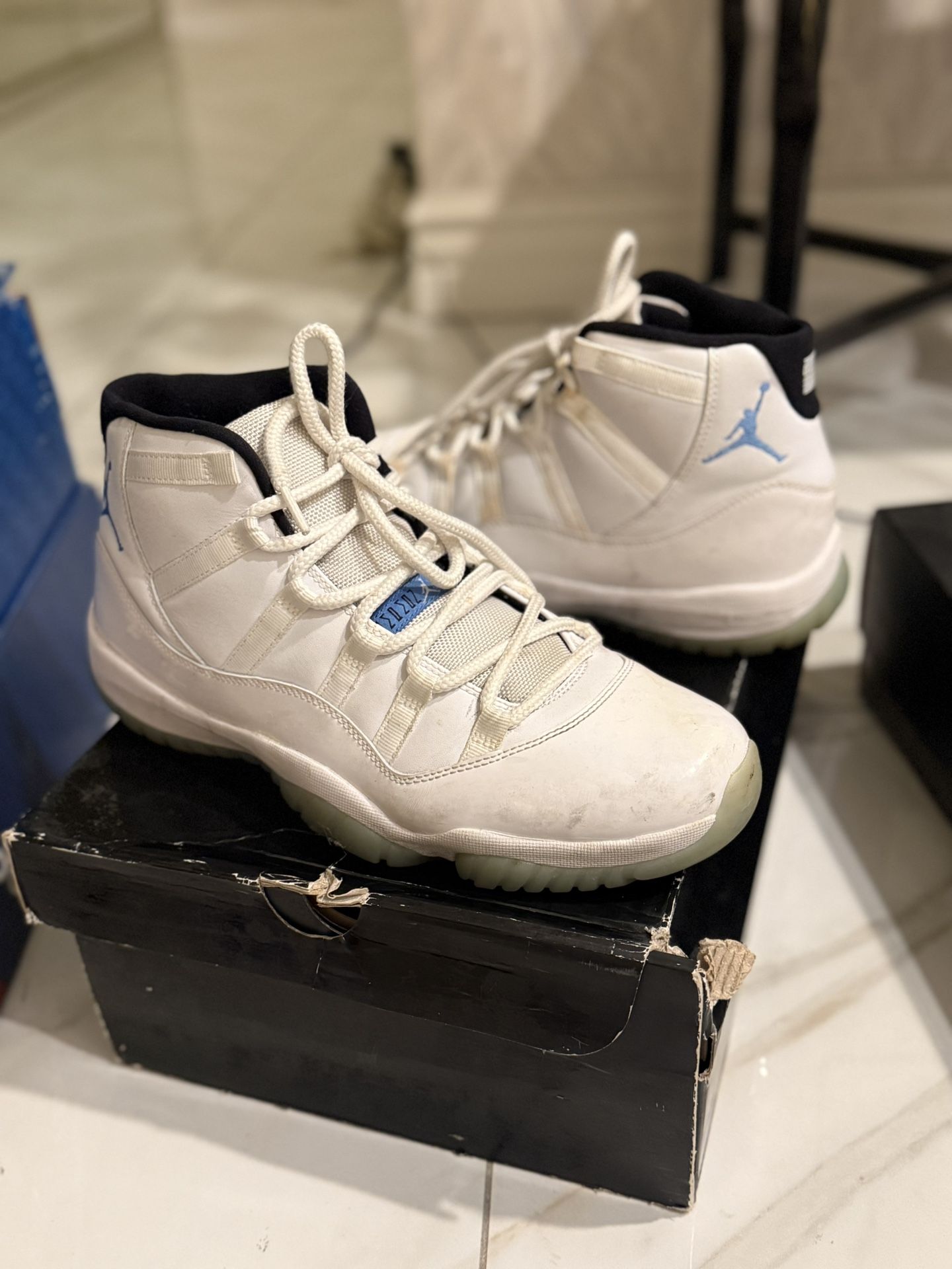 Air Jordan 11 Retro “Legend Blue” (stained)