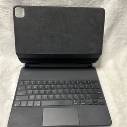 Apple black Magic Keyboard iPad Pro 4th Generation 12.9 in w/ pencil holder