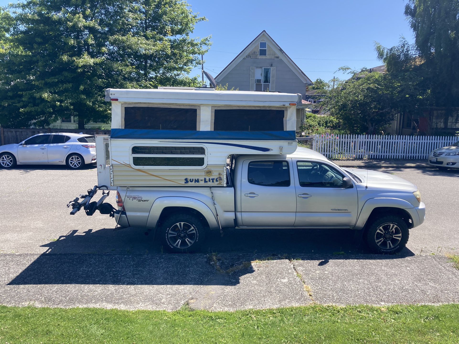 Pop Up Camper mid Sized Truck - Toyota Tacoma - Sunlite Sky hawk SB