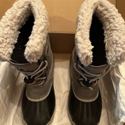 $60 Sorel Size 6 Youth Snow / Winter Boots