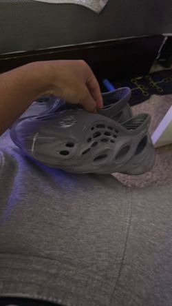 Addidas foam runners size 5y