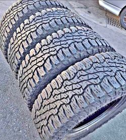 275 70 18 Goodyear tires Con 80% de Vida Las 4