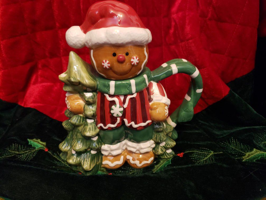 Gingerbread Man Christmas Teapot Decorative Tree Design. 9 Inches High By 9 Inches Wide . Home Interior design 
