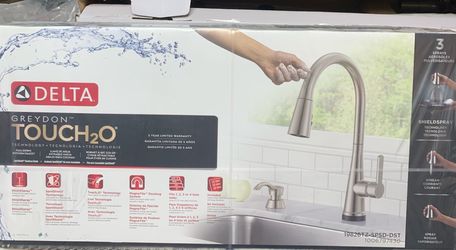 Delta Greydon Touch20 Single Handle Pull Down Sprayer Kitchen Faucet with ShieldSpray Technology in SpotShield Stainless Steel