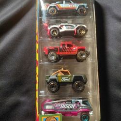 Hot Wheels - 5 Car Pack- Mud Studs