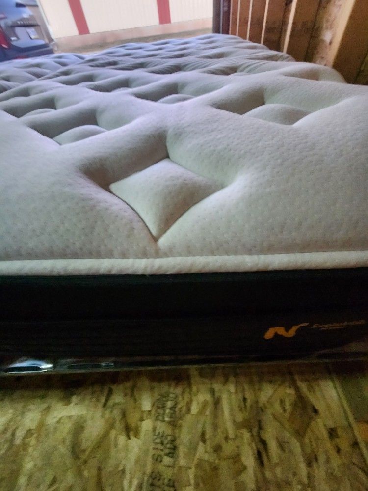 Nolah Evolution 15'', Twin XL, Firmness: Plush Like New, Excellent Condition