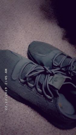 Adidas/ Hunter green / size 9