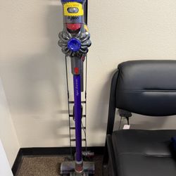 Dyson V8 Cordless Vacuum 