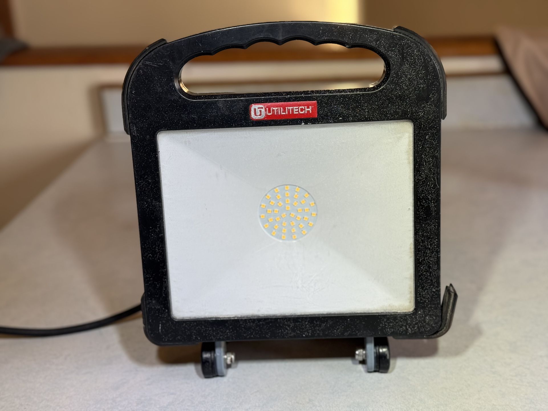 Utilitech 3000-Lumen LED Plug-in Work Light