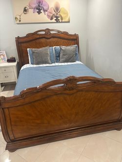 Queen Size Solid Wood Sleigh Bed Frame – Classic Design (Frame Only)