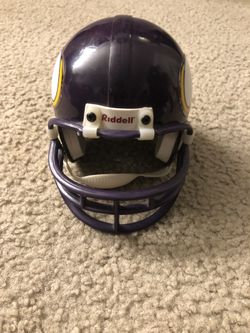1995 Riddell Minnesota Vikings NFL Mini Helmet 3 5/8 Red for Sale in San  Antonio, TX - OfferUp