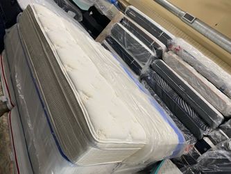 King size mattress pillowtop and box springs