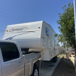 5th Wheel Camping Trailer 