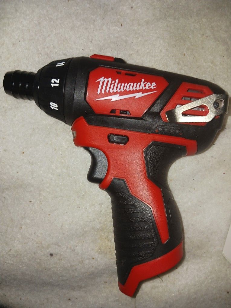 Milwaukee M12 Screwdriver 