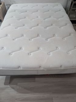 Queen mattress and platform