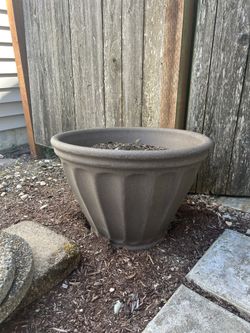Large Plastic / Resin Pot