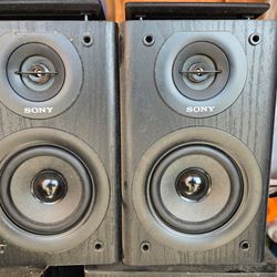 Sonny bookshelf speakers