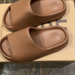 Yeezy slides 