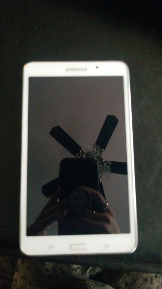 Samsung galaxy tablet 4 7" with speck case