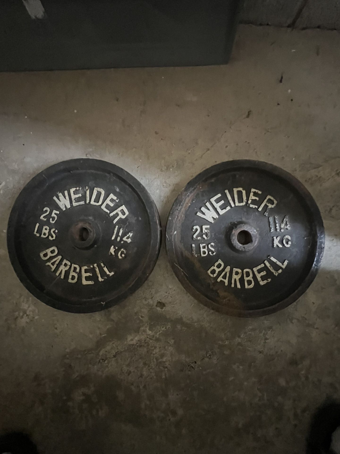 2 25lb Barbell Weights