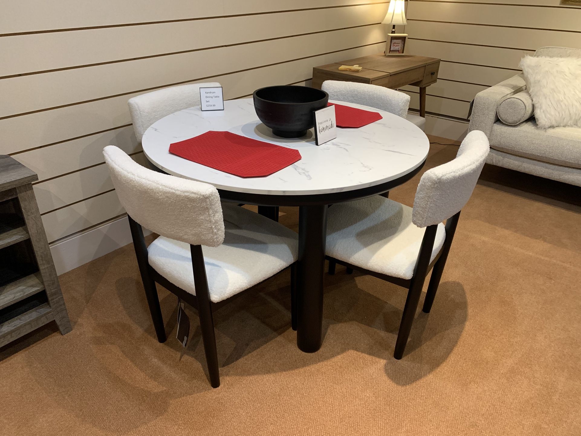 Dining Table &  4  Chairs 