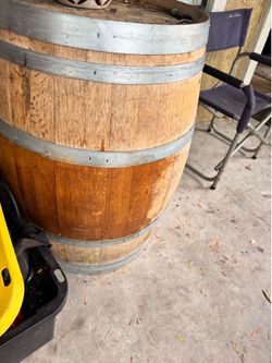 Large wine/whisky barrel