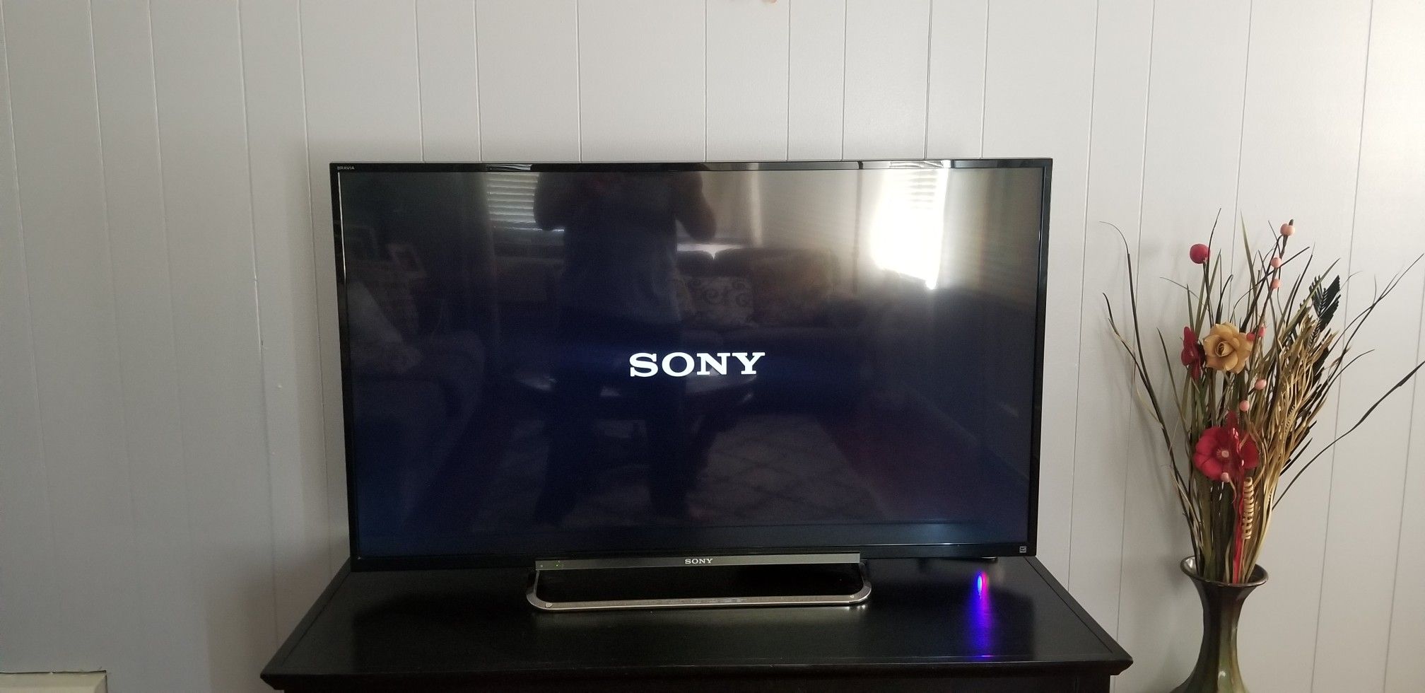 2017 Sony Bravia 50 inch LCD smart TV