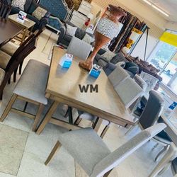 Manning Brown Dining Room Set /Dining table and Chairs