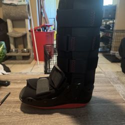 Orthopedic Boot. Large.