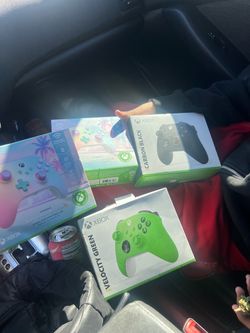 Xbox Wireless Controllers Bundle – 4 Controllers