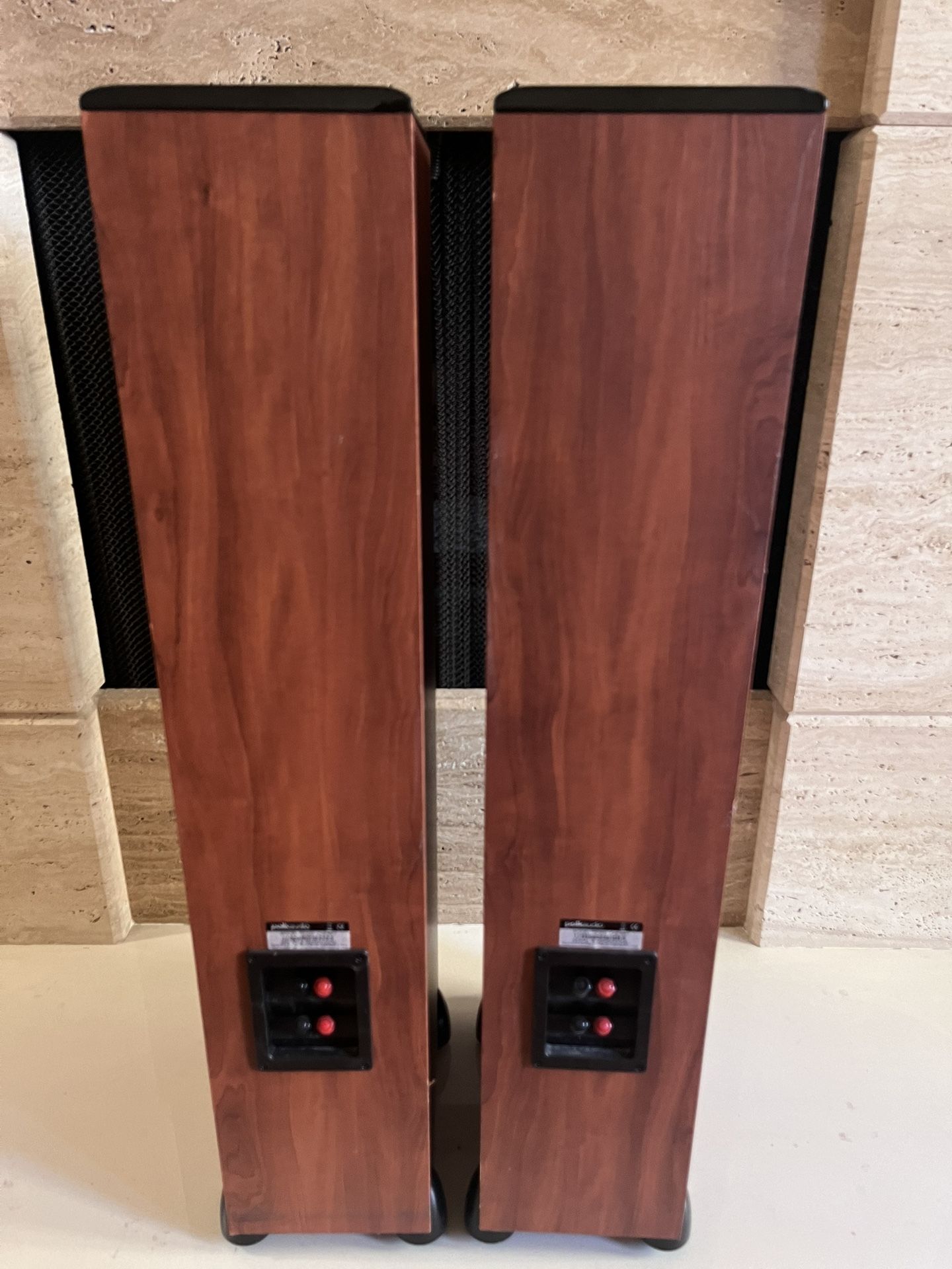 2 Polk Audio Standing Speakers (model TSi300) for Sale in Pasadena, CA